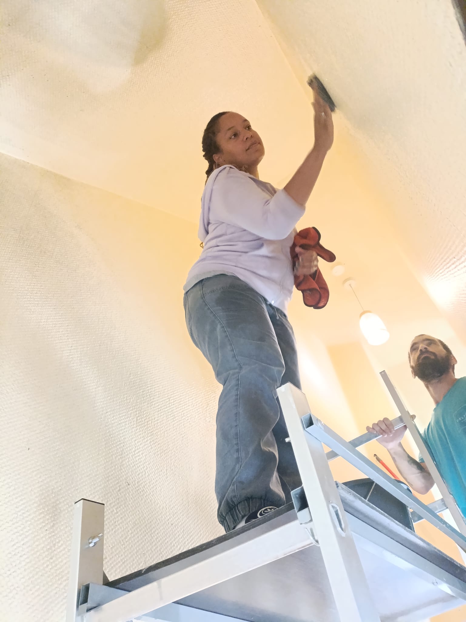 nettoyage d'un plafond avec présence de suie bzh pur nettoyage et debarras
