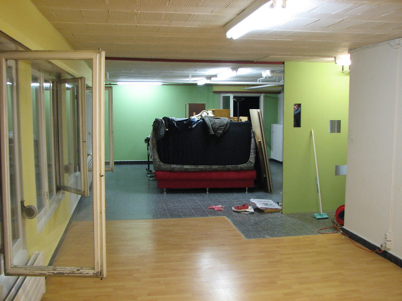 Une boutique débarrassée en cours de nettoyage à concarneau dans le cadre d'un débarras et nettoyage concarneau