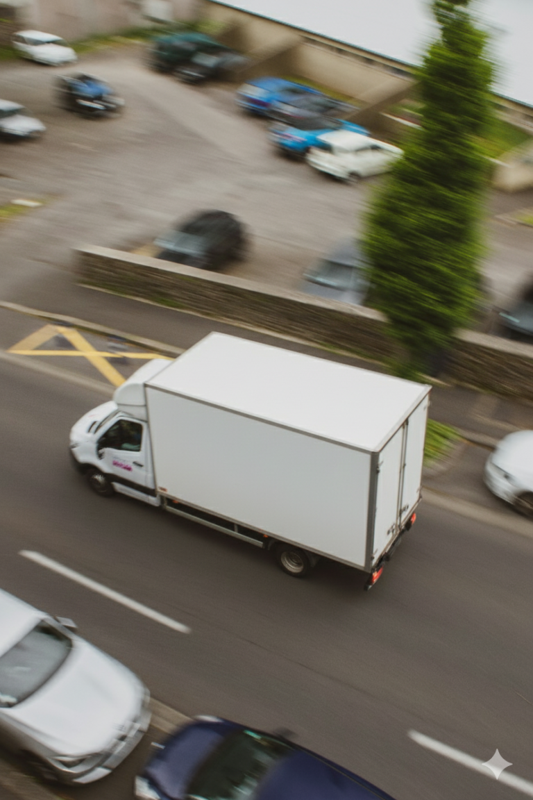 camion qui roule rapidement nettoyage déménagement concarneau